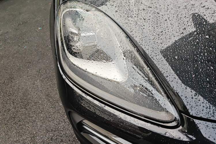 Used Porsche Cayenne E-Hybrid 2023 Cayenne Coupé E-Hybrid 2.0T Platinum Edition Right Front Headlight