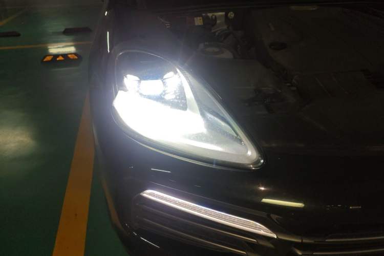 Used Porsche Cayenne E-Hybrid 2023 Cayenne E-Hybrid 2.0T Platinum Edition Right Front Headlight