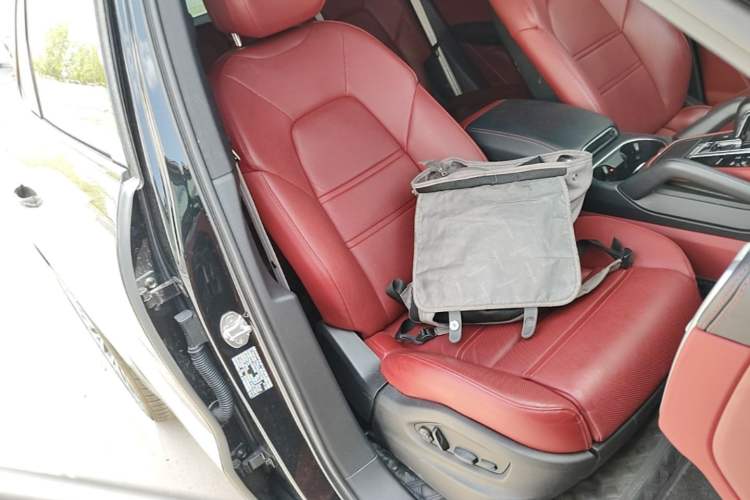 Used Porsche Cayenne E-Hybrid 2023 Cayenne E-Hybrid 2.0T Right Front Seat