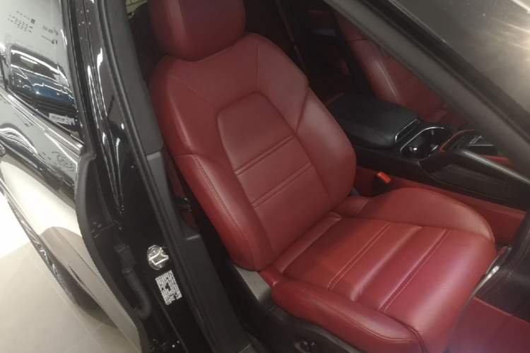 Used Porsche Cayenne E-Hybrid 2023 Cayenne E-Hybrid 2.0T Platinum Edition Right Front Seat