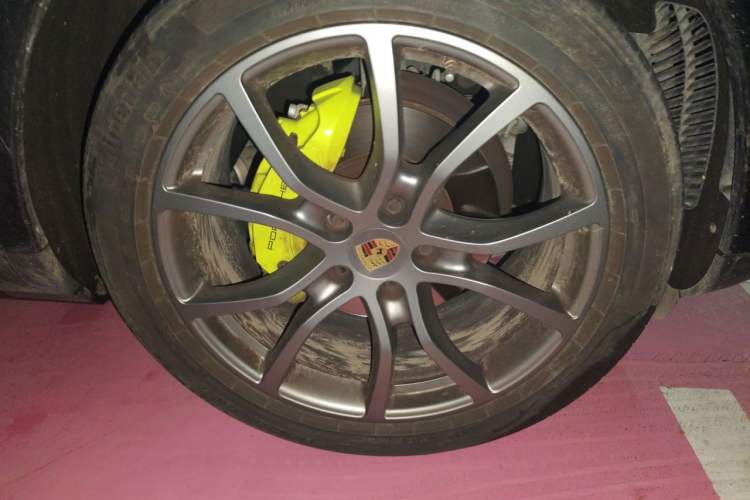 Used Porsche Cayenne E-Hybrid 2023 Cayenne E-Hybrid 2.0T Platinum Edition Right Front Wheel Hub