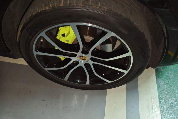 Used Porsche Cayenne E-Hybrid 2023 Cayenne E-Hybrid 2.0T Right Front Wheel Hub