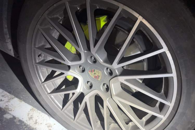 Used Porsche Cayenne E-Hybrid 2023 Cayenne E-Hybrid 2.0T Platinum Edition Right Front Wheel Hub