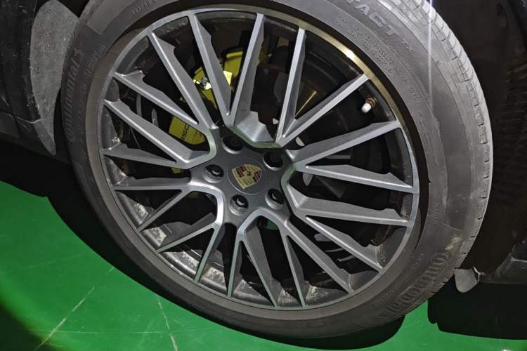 Used Porsche Cayenne E-Hybrid 2023 Cayenne E-Hybrid 2.0T Right Front Wheel Hub
