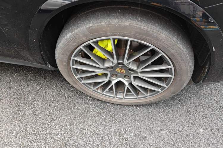 Used Porsche Cayenne E-Hybrid 2023 Cayenne Coupé E-Hybrid 2.0T Platinum Edition Right Front Wheel Hub