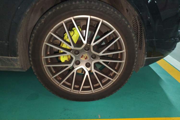 Used Porsche Cayenne E-Hybrid 2023 Cayenne E-Hybrid 2.0T Platinum Edition Right Front Wheel Hub