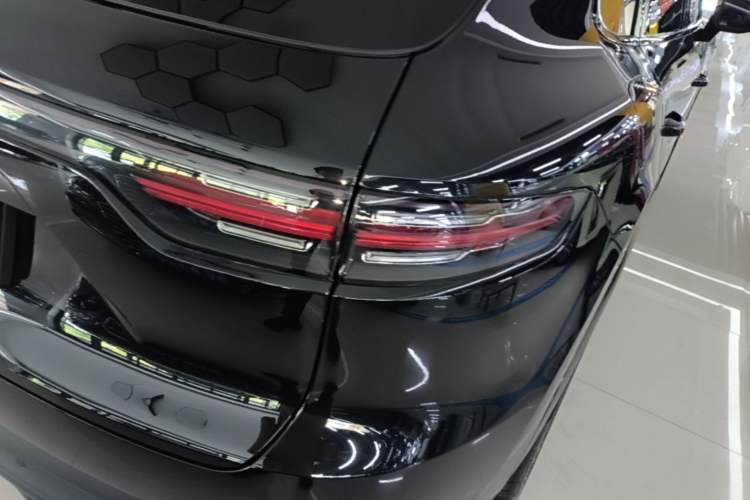 Used Porsche Cayenne E-Hybrid 2023 Cayenne E-Hybrid 2.0T Platinum Edition Right Rear Taillight