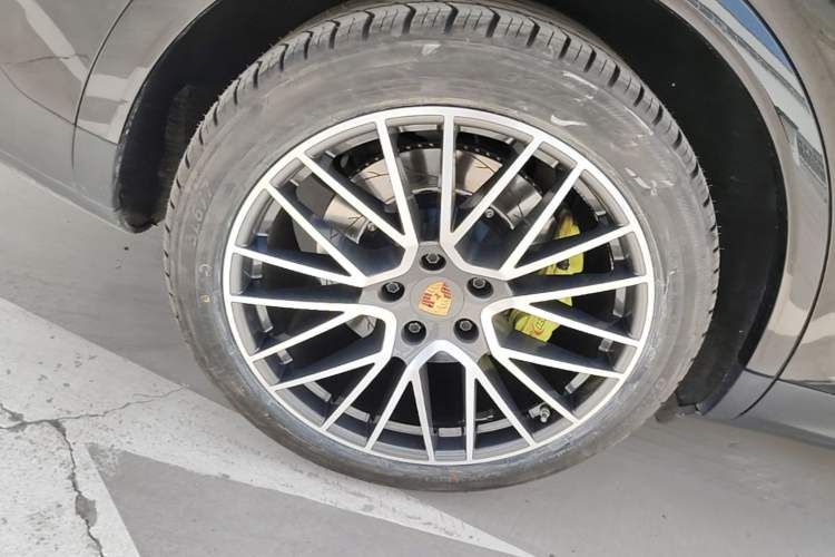 Used Porsche Cayenne E-Hybrid 2023 Cayenne E-Hybrid 2.0T Right Rear Wheel Hub
