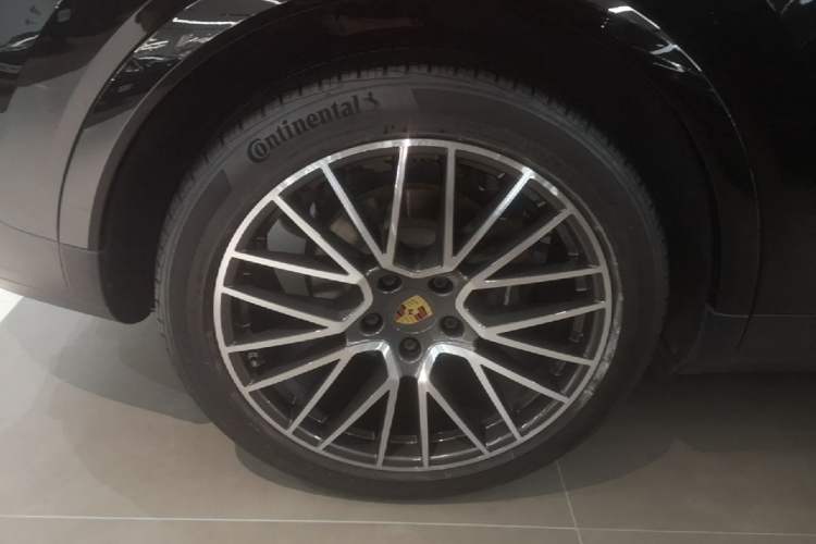 Used Porsche Cayenne E-Hybrid 2023 Cayenne E-Hybrid 2.0T Platinum Edition Right Rear Wheel Hub