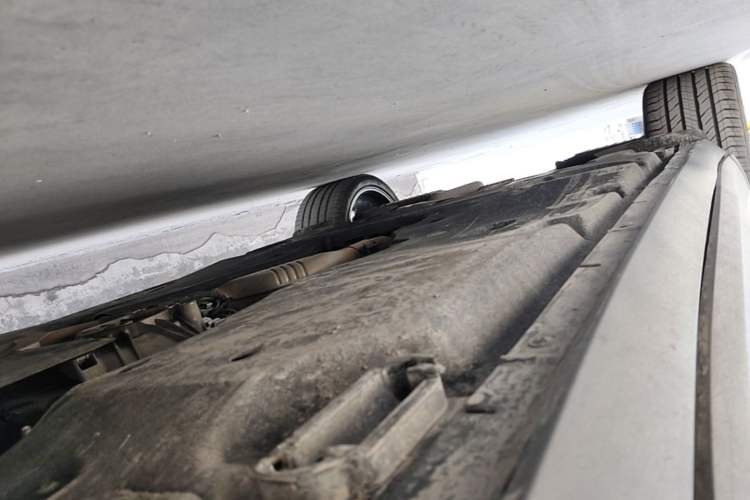 Used Porsche Cayenne E-Hybrid 2023 Cayenne E-Hybrid 2.0T Right Side Sill