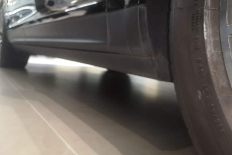 Used Porsche Cayenne E-Hybrid 2023 Cayenne E-Hybrid 2.0T Platinum Edition Right Side Sill