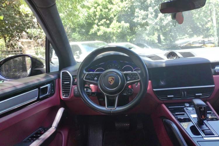 Used Porsche Cayenne E-Hybrid 2023 Cayenne Coupé E-Hybrid 2.0T Platinum Edition Steering Wheel