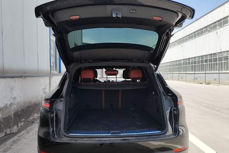 Used Porsche Cayenne E-Hybrid 2023 Cayenne E-Hybrid 2.0T Trunk