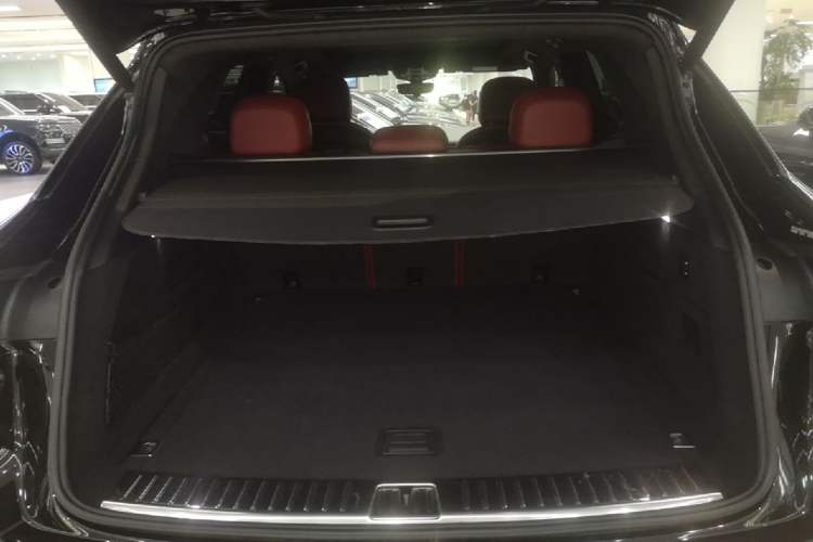 Used Porsche Cayenne E-Hybrid 2023 Cayenne E-Hybrid 2.0T Platinum Edition Trunk