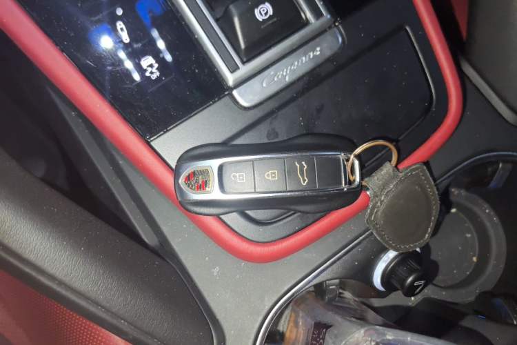Used Porsche Cayenne E-Hybrid 2023 Cayenne E-Hybrid 2.0T Platinum Edition Vehicle Key