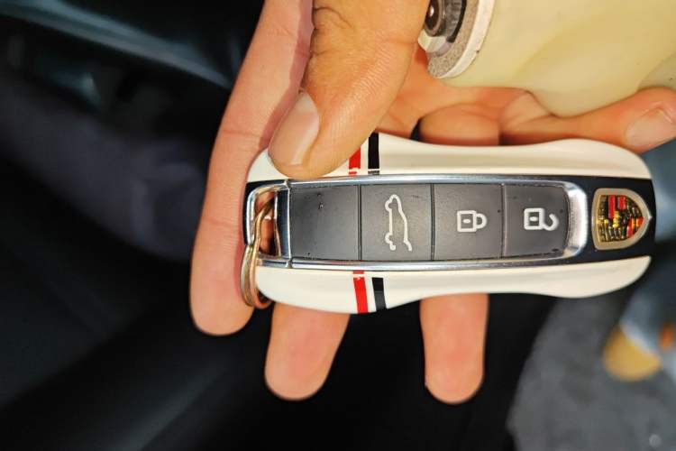 Used Porsche Cayenne E-Hybrid 2023 Cayenne Coupé E-Hybrid 2.0T Platinum Edition Vehicle Key