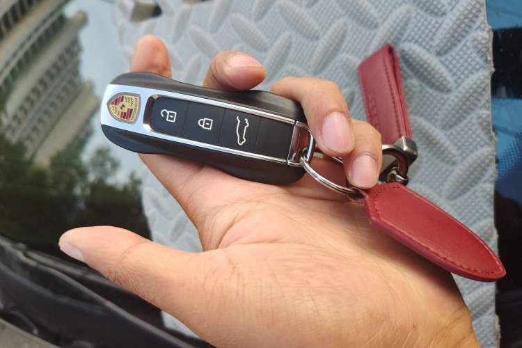 Used Porsche Cayenne E-Hybrid 2023 Cayenne E-Hybrid 2.0T Vehicle Key