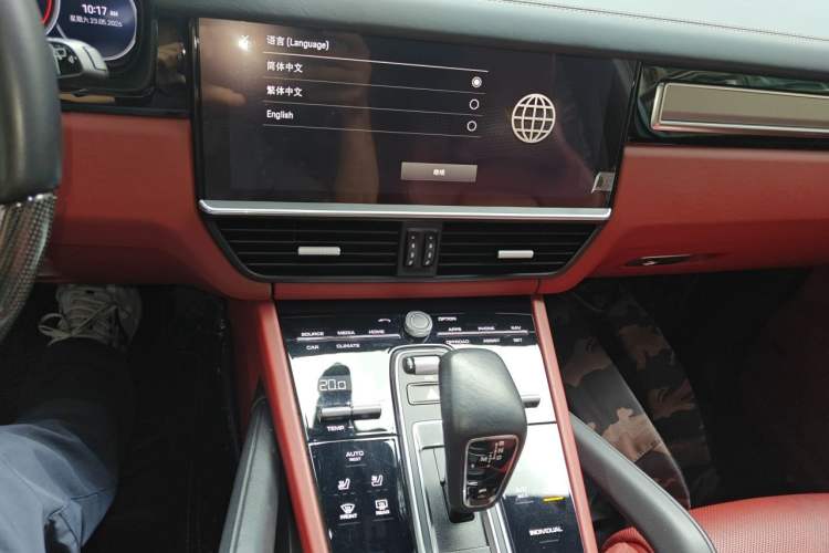 Used Porsche Cayenne E-Hybrid 2023 Cayenne E-Hybrid 2.0T Platinum Edition Audio And AC Panel