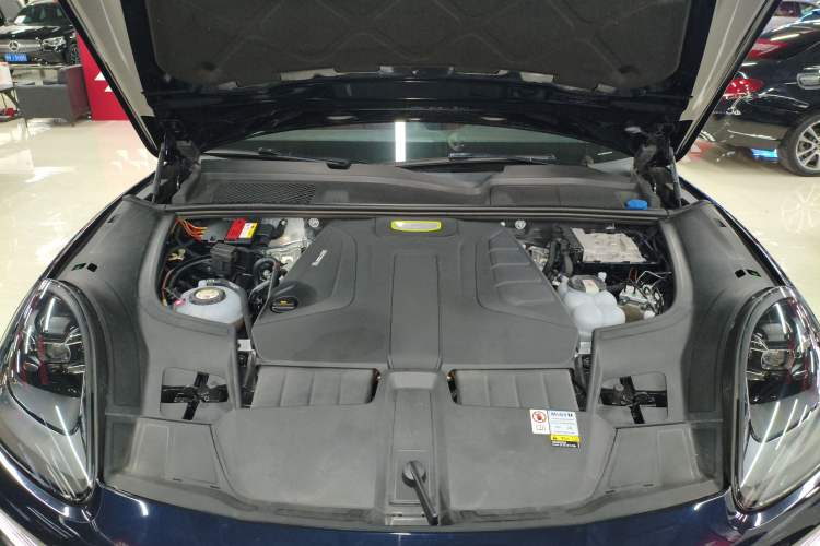 Used Porsche Cayenne E-Hybrid 2023 Cayenne E-Hybrid 2.0T Engine Bay