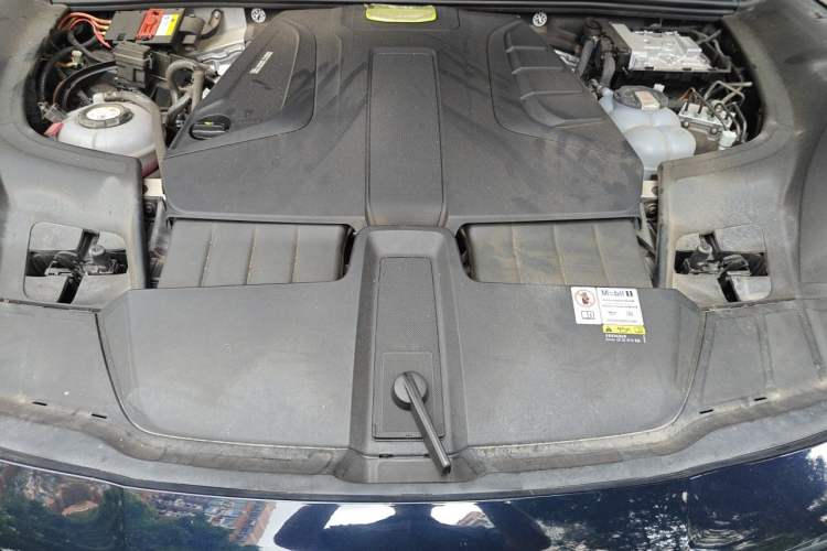 Used Porsche Cayenne E-Hybrid 2023 Cayenne E-Hybrid 2.0T Platinum Edition Engine Bay