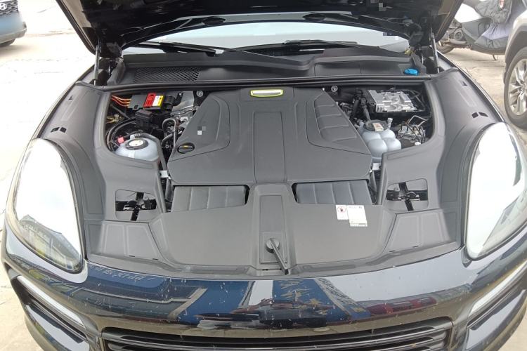 Used Porsche Cayenne E-Hybrid 2023 Cayenne E-Hybrid 2.0T Engine Bay
