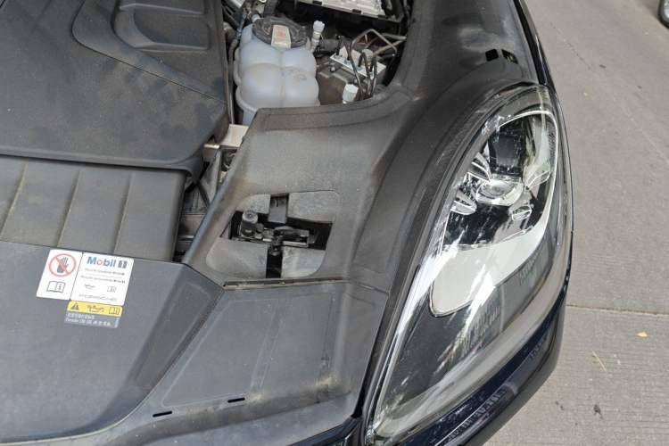 Used Porsche Cayenne E-Hybrid 2023 Cayenne E-Hybrid 2.0T Platinum Edition Engine Bay Left