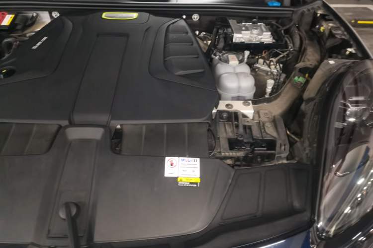 Used Porsche Cayenne E-Hybrid 2023 Cayenne E-Hybrid 2.0T Platinum Edition Engine Bay Left