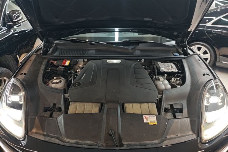 Used Porsche Cayenne E-Hybrid 2023 Cayenne E-Hybrid 2.0T Platinum Edition Engine Bay