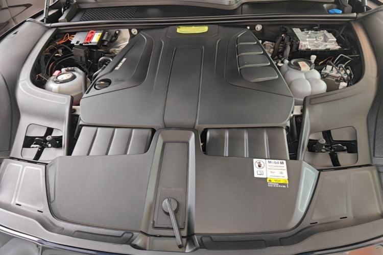 Used Porsche Cayenne E-Hybrid 2023 Cayenne E-Hybrid 2.0T Platinum Edition Engine Bay