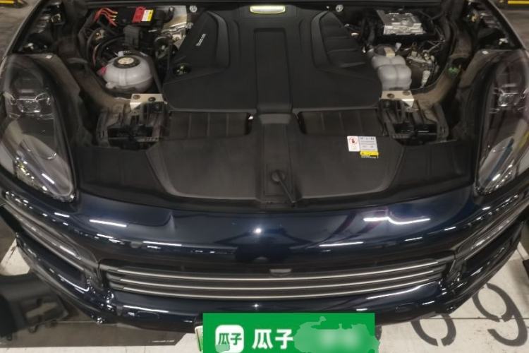 Used Porsche Cayenne E-Hybrid 2023 Cayenne E-Hybrid 2.0T Platinum Edition Engine Bay