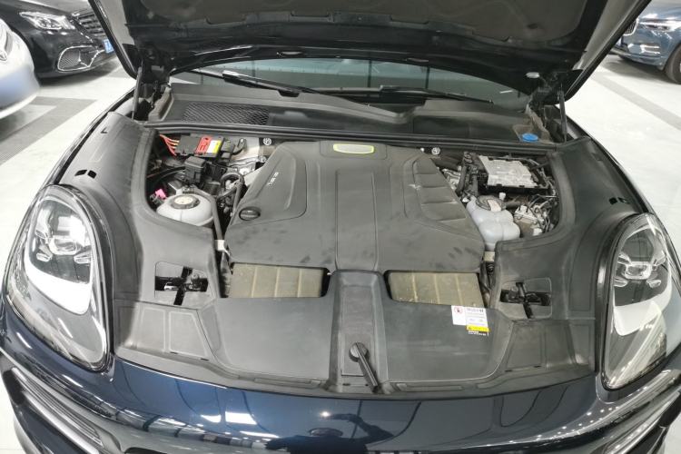 Used Porsche Cayenne E-Hybrid 2023 Cayenne E-Hybrid 2.0T Platinum Edition Engine Bay