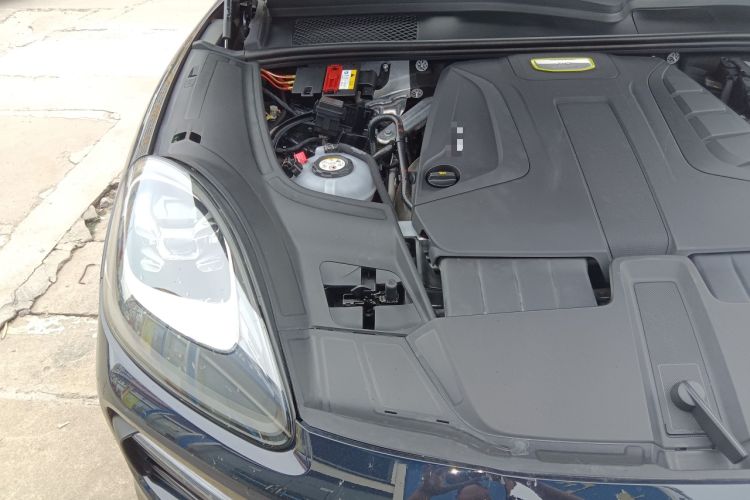 Used Porsche Cayenne E-Hybrid 2023 Cayenne E-Hybrid 2.0T Engine Bay Right