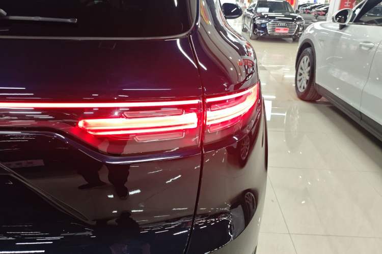 Used Porsche Cayenne E-Hybrid 2023 Cayenne E-Hybrid 2.0T Exterior 3
