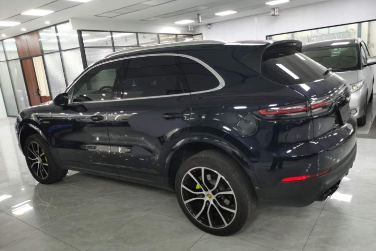 Used Porsche Cayenne E-Hybrid 2023 Cayenne E-Hybrid 2.0T Platinum Edition Exterior 3