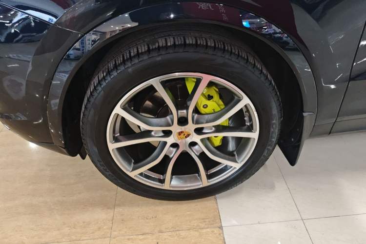 Used Porsche Cayenne E-Hybrid 2023 Cayenne E-Hybrid 2.0T Exterior 4