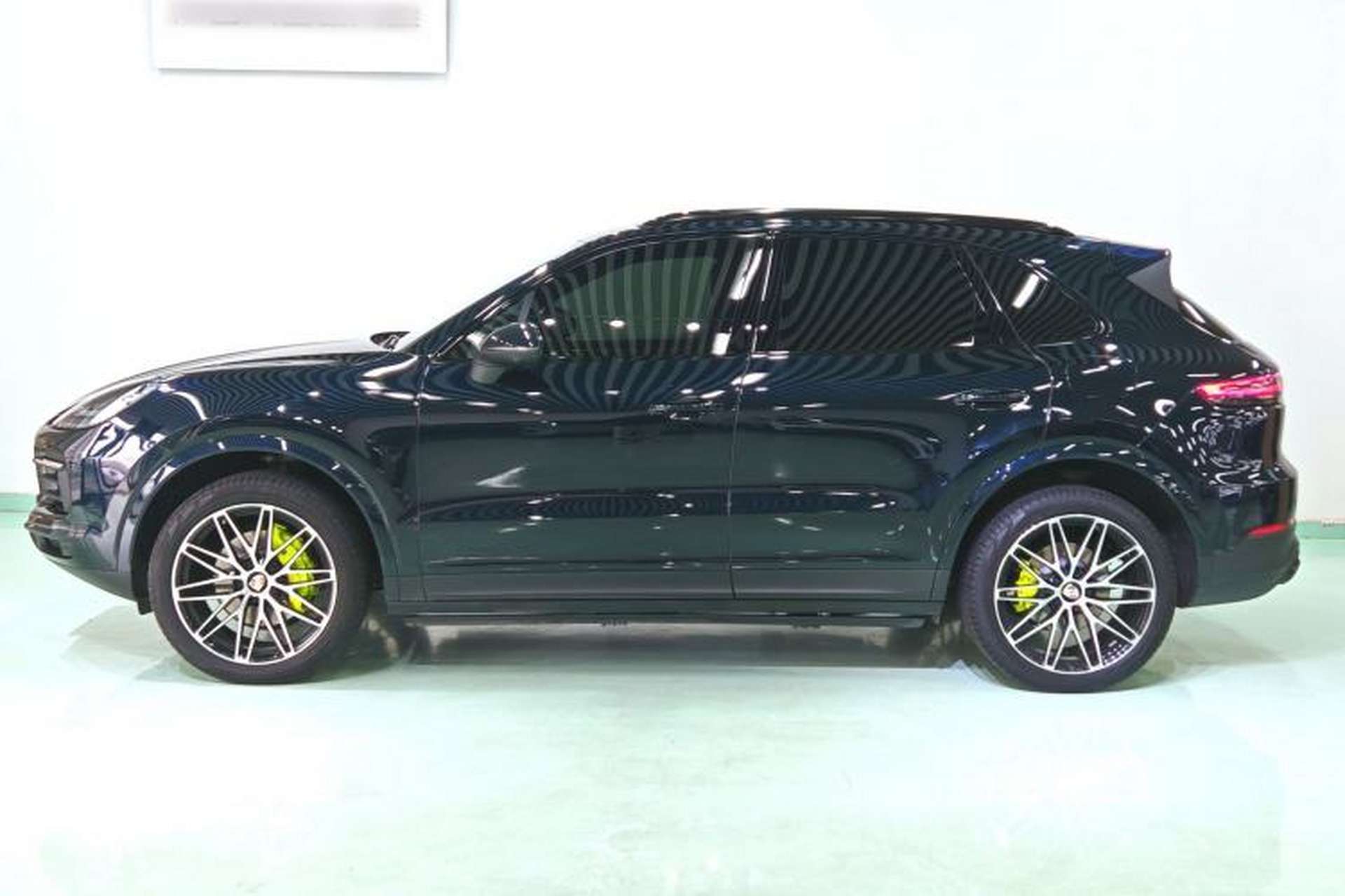 Used Porsche Cayenne E-Hybrid 2023 Cayenne E-Hybrid 2.0T Platinum Edition Exterior 6