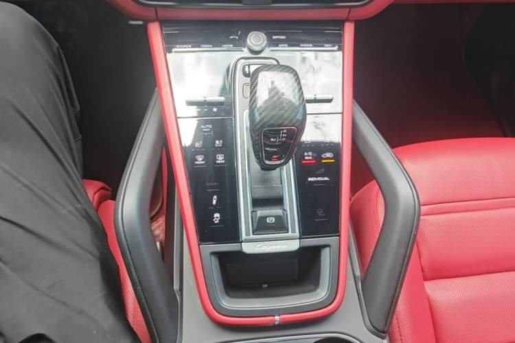 Used Porsche Cayenne E-Hybrid 2023 Cayenne E-Hybrid 2.0T Platinum Edition Gear Lever