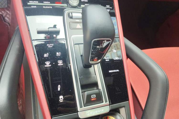 Used Porsche Cayenne E-Hybrid 2023 Cayenne E-Hybrid 2.0T Gear Lever