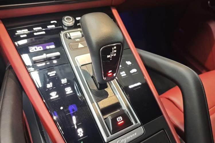 Used Porsche Cayenne E-Hybrid 2023 Cayenne E-Hybrid 2.0T Platinum Edition Gear Lever