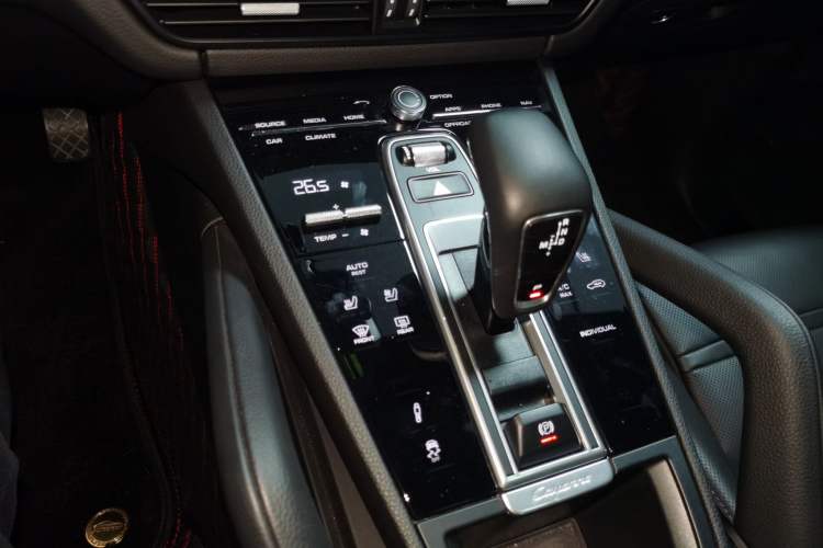 Used Porsche Cayenne E-Hybrid 2023 Cayenne E-Hybrid 2.0T Platinum Edition Gear Lever