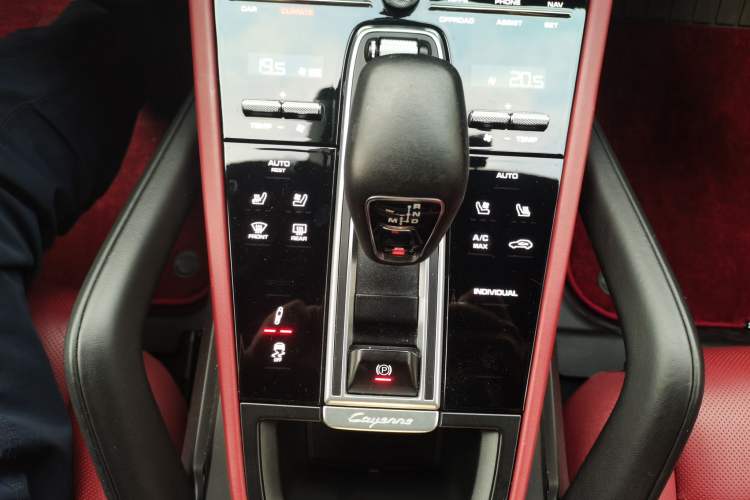 Used Porsche Cayenne E-Hybrid 2023 Cayenne E-Hybrid 2.0T Platinum Edition Gear Lever