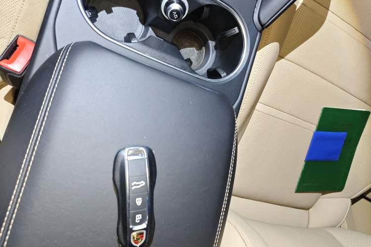 Used Porsche Cayenne E-Hybrid 2023 Cayenne E-Hybrid 2.0T Platinum Edition Interior 1