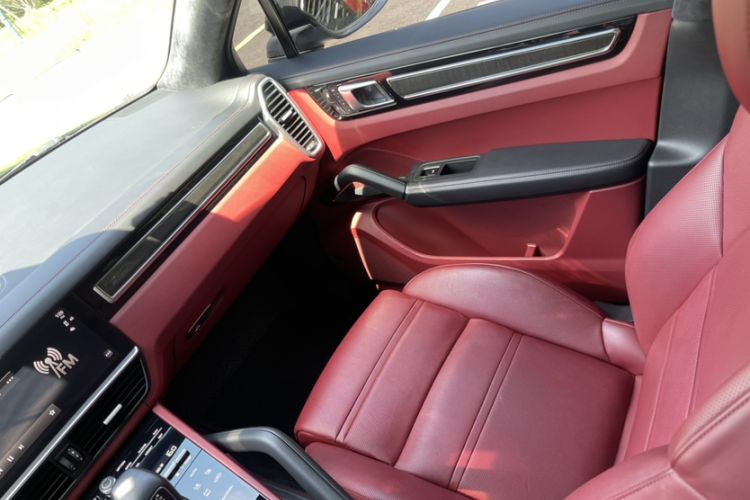 Used Porsche Cayenne E-Hybrid 2023 Cayenne E-Hybrid 2.0T Platinum Edition Interior 10