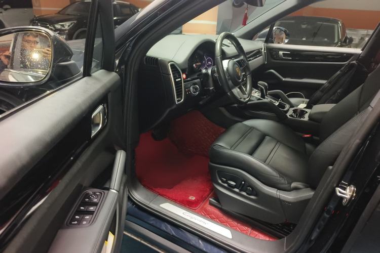 Used Porsche Cayenne E-Hybrid 2023 Cayenne E-Hybrid 2.0T Interior 3