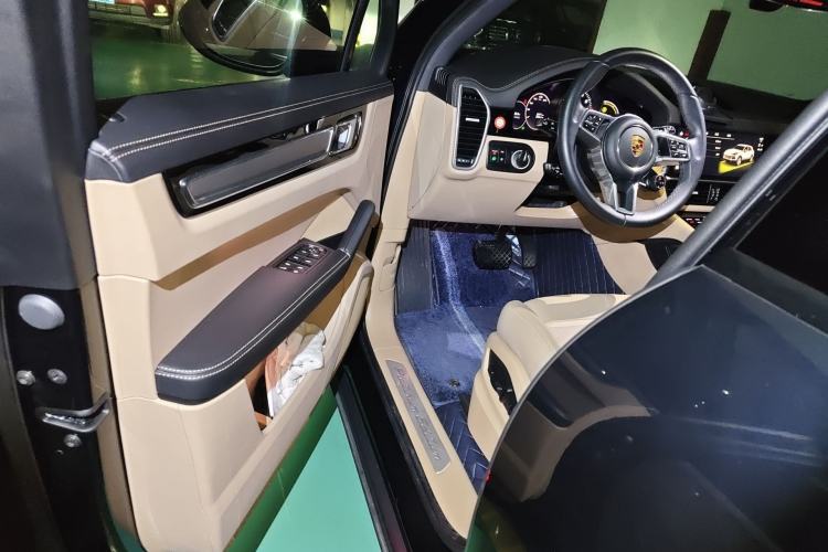 Used Porsche Cayenne E-Hybrid 2023 Cayenne E-Hybrid 2.0T Platinum Edition Interior 3