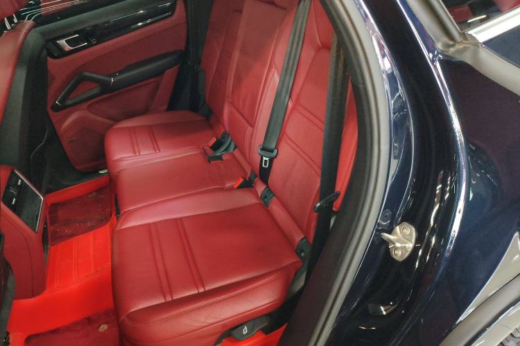 Used Porsche Cayenne E-Hybrid 2023 Cayenne E-Hybrid 2.0T Interior 4