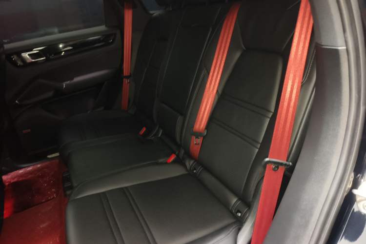 Used Porsche Cayenne E-Hybrid 2023 Cayenne E-Hybrid 2.0T Interior 4