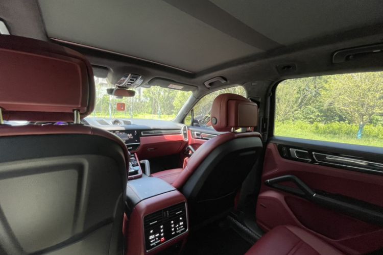 Used Porsche Cayenne E-Hybrid 2023 Cayenne E-Hybrid 2.0T Platinum Edition Interior 8