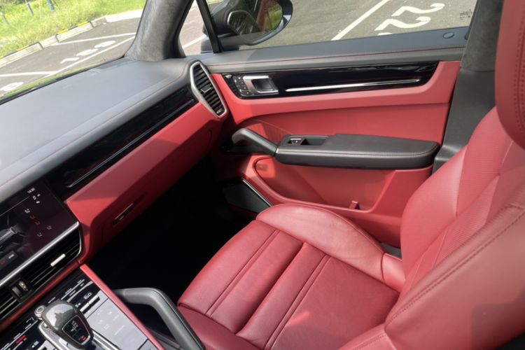 Used Porsche Cayenne E-Hybrid 2023 Cayenne E-Hybrid 2.0T Platinum Edition Interior 9