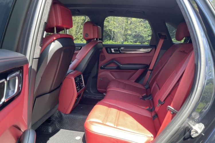 Used Porsche Cayenne E-Hybrid 2023 Cayenne E-Hybrid 2.0T Platinum Edition Interior 9